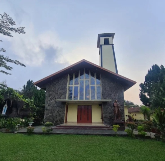 Gereja Santo Pius X - Gisting