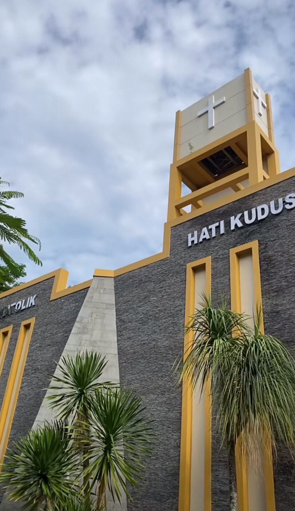 Gereja Hati Kudus Yesus - Metro