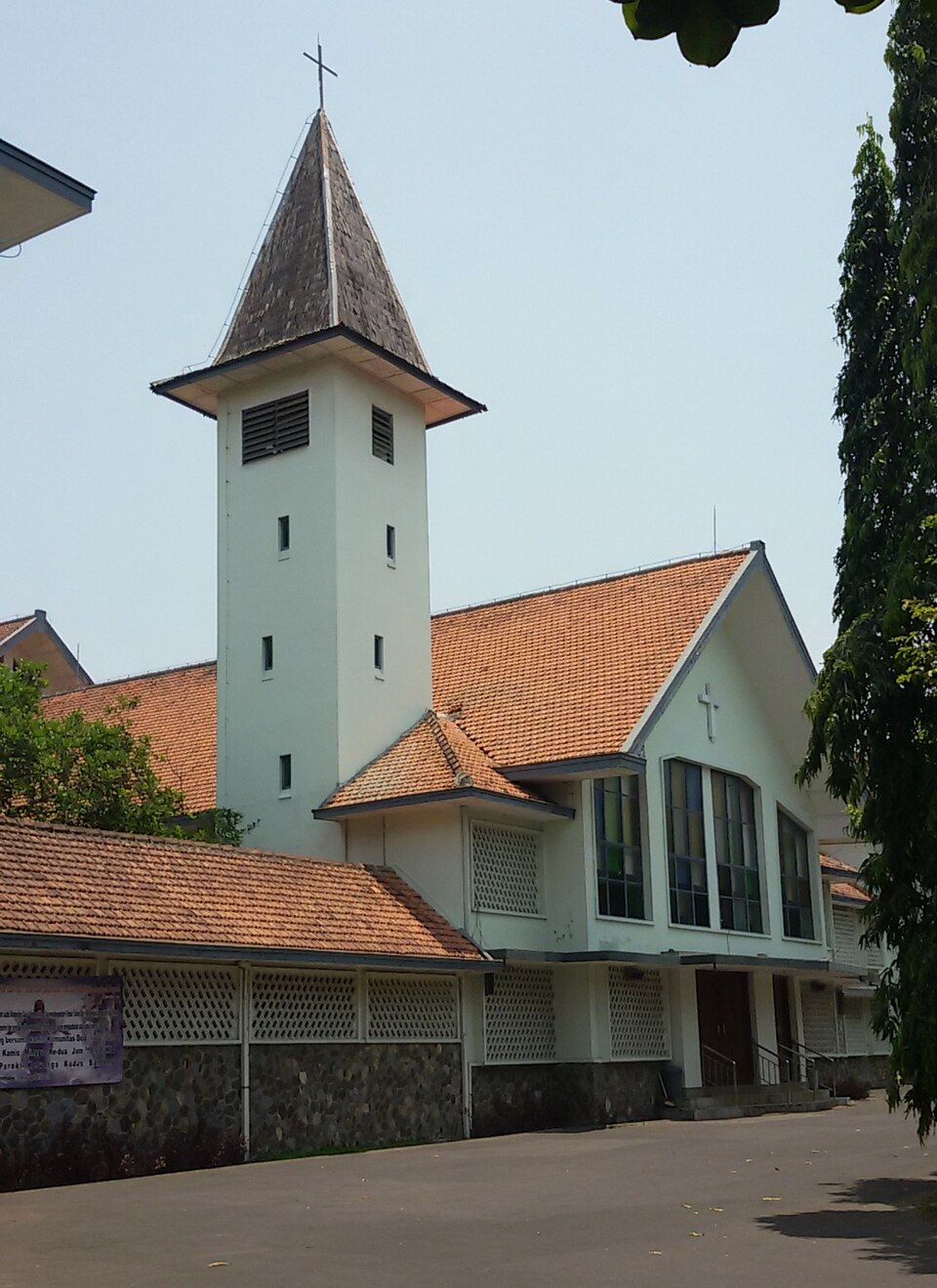 Gereja Keluarga Kudus - Banteng