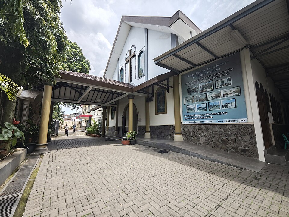 Gereja Santo Michael - Waringin