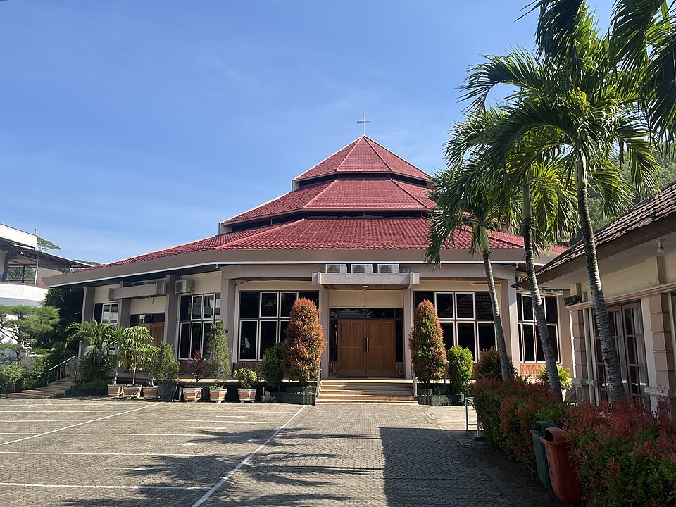 Gereja Santo Yohanes Rasul - Kedaton