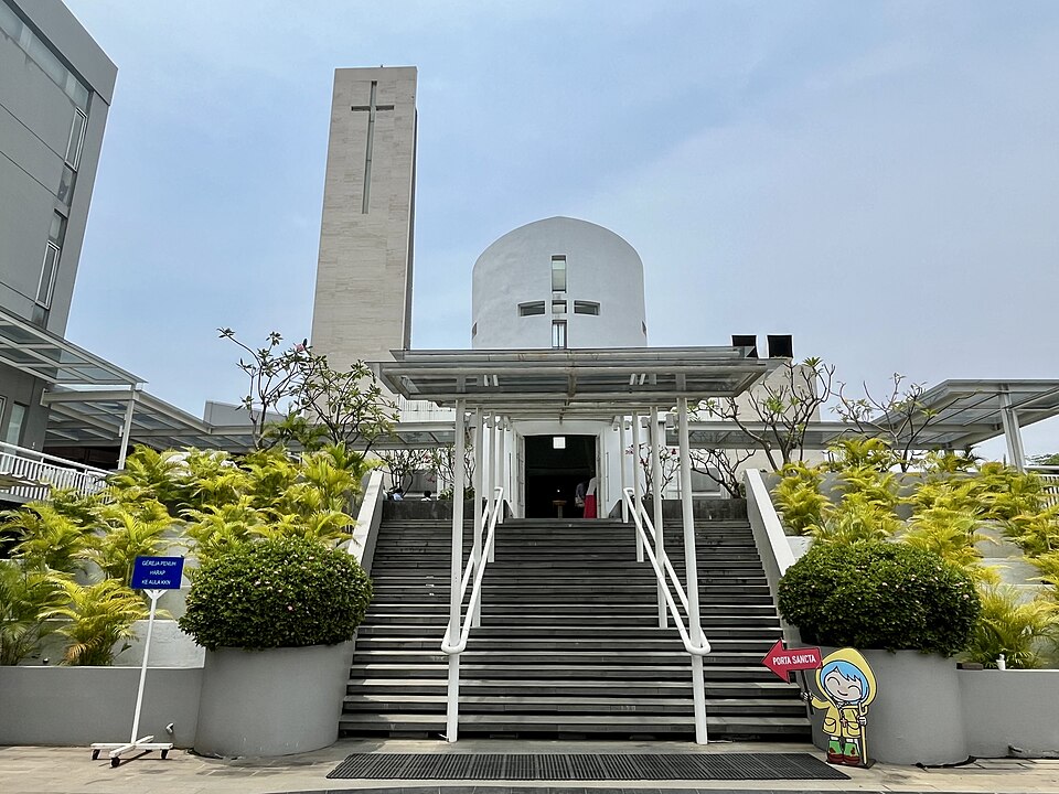 Gereja Regina Caeli - Pantai Indah Kapuk