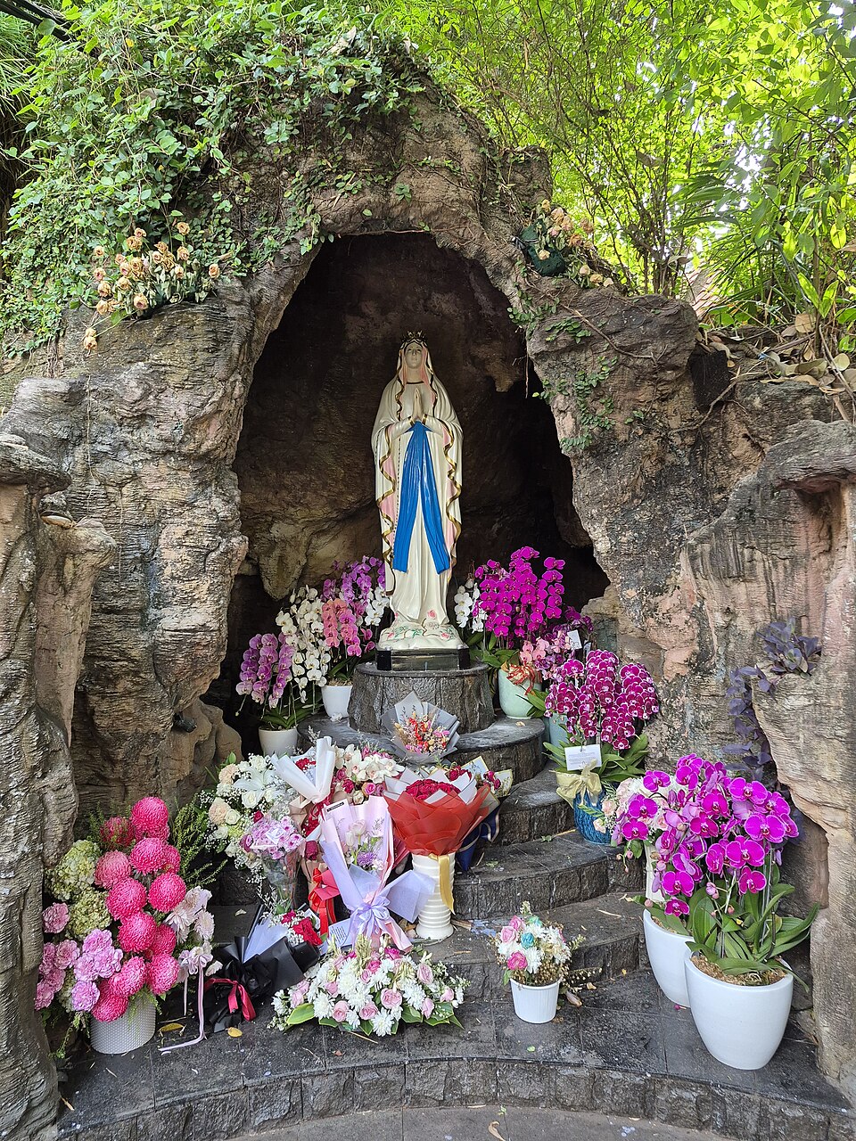 Gereja Maria Ratu Para Rasul