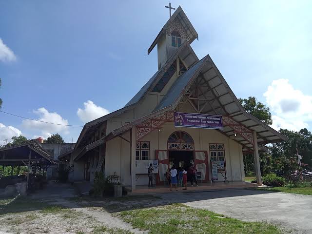 Gereja Santo Paulus Dari Salib Mandor