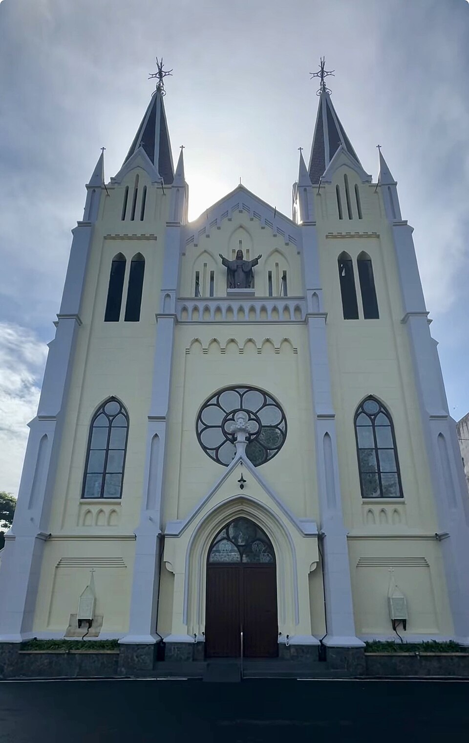 Gereja Hati Kudus Yesus - Kayutangan